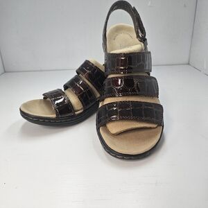Clarks Leisa Melinda Brown Croc Embossed 3 Strap Women’s Sandals size 6M